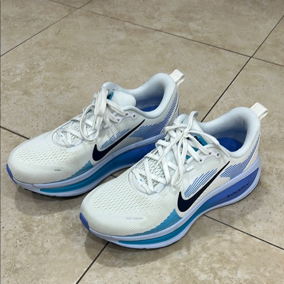 Nike Shoes - Nike Women’s Vomero 18